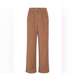 SKIMS Sherpa Track Pants in Brown